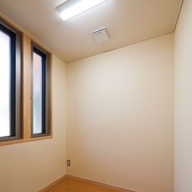 仕切られた個室で落ち着いて取り組むことができます。